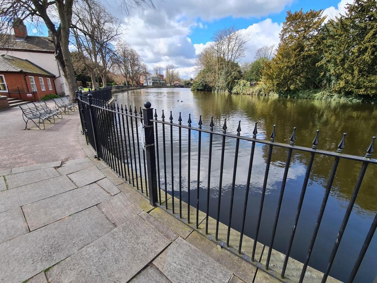 Samuels' A Duplex Apartment By Spires Accommodation In Lichfield City Centre 外观 照片